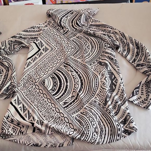 Ming Ming Cowl Neck Long Sleeved Open Back Absract Shirt Size M - Picture 5 of 6